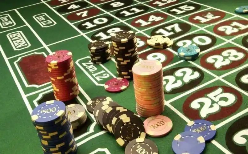 Bàn baccarat live tại casino trực tuyến congaden com với dealer người thật